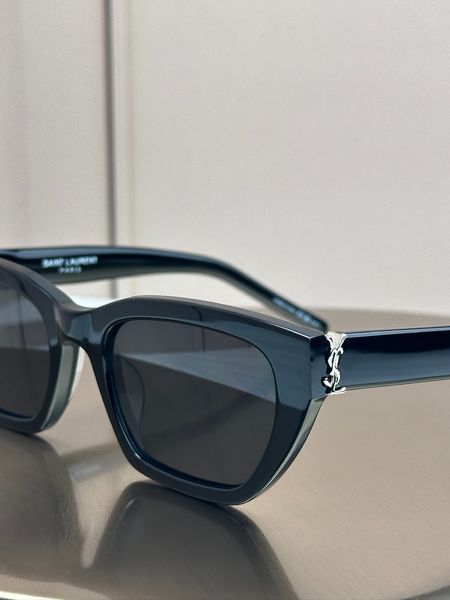 Сонцезахисні окуляри Saint Laurent SL M127 чорні прямокутні ацетатні з логотипом YSL, темна лінза, жіночі, оригінал SLT92471 фото