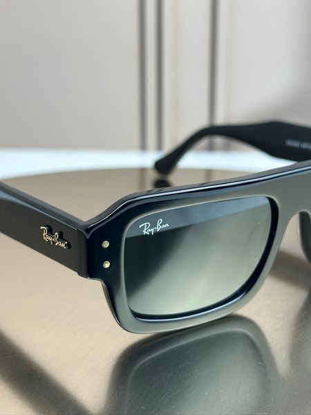 Солнцезащитные очки Ray-Ban RB4454 черные, серо-голубая линза, прямоугольные массивные, унисекс