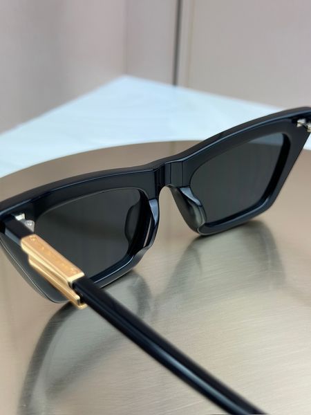 Сонцезахисні окуляри Bottega Veneta BV1446S чорні котяче око гострі кути жіночі