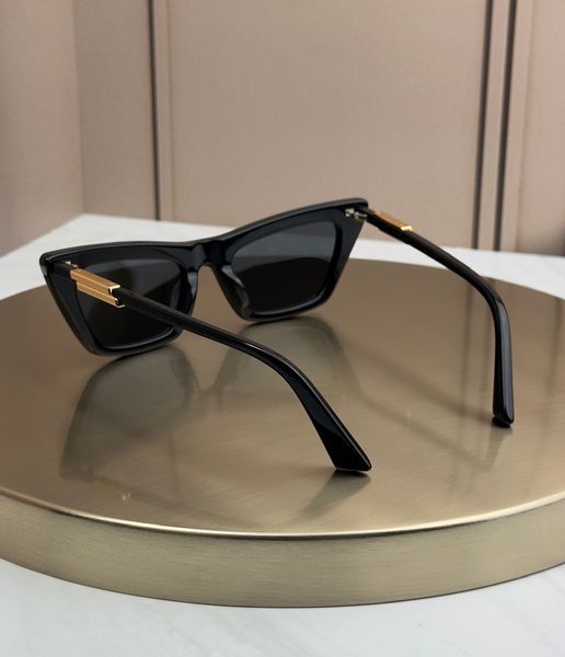 Сонцезахисні окуляри Bottega Veneta BV1446S чорні котяче око гострі кути жіночі
