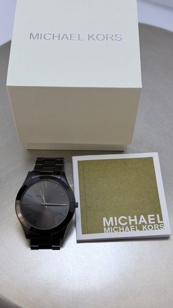 Часы Michael Kors Oversized Slim Runway MK8507 черный, для женщин, для мужчин