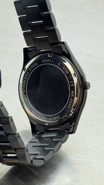 Часы Michael Kors Oversized Slim Runway MK8507 черный, для женщин, для мужчин