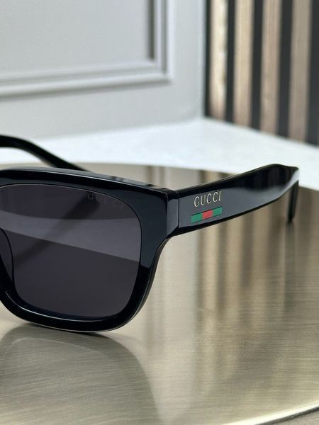 Сонцезахисні окуляри Gucci GG1857 чорні прямокутні золотий логотип унісекс