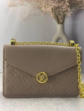 Жіноча шкіряна сумка-гаманець LOUIS VUITTON Rosy Wallet On Chain Empreinte бежева Force79 фото