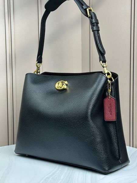Містка жіноча шкіряна сумка Coach Lori Hobo чорна