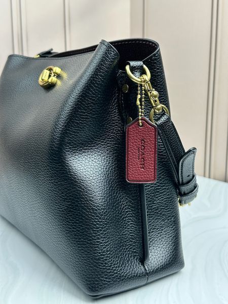 Містка жіноча шкіряна сумка Coach Lori Hobo чорна