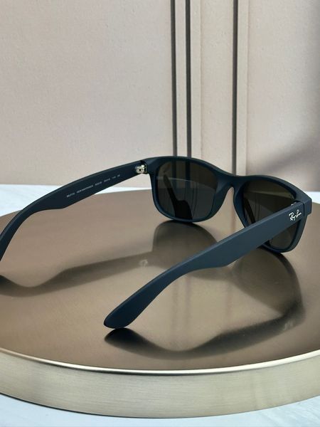 Сонцезахисні окуляри Ray-Ban RB2132 New Wayfarer чорні дзеркальна блакитна лінза унісекс