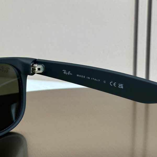 Сонцезахисні окуляри Ray-Ban RB2132 New Wayfarer Matte Rubber Black/Blue Flash