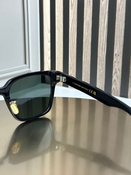 Сонцезахисні окуляри Tom Ford FT1238 чорні квадратні вайфарер унісекс