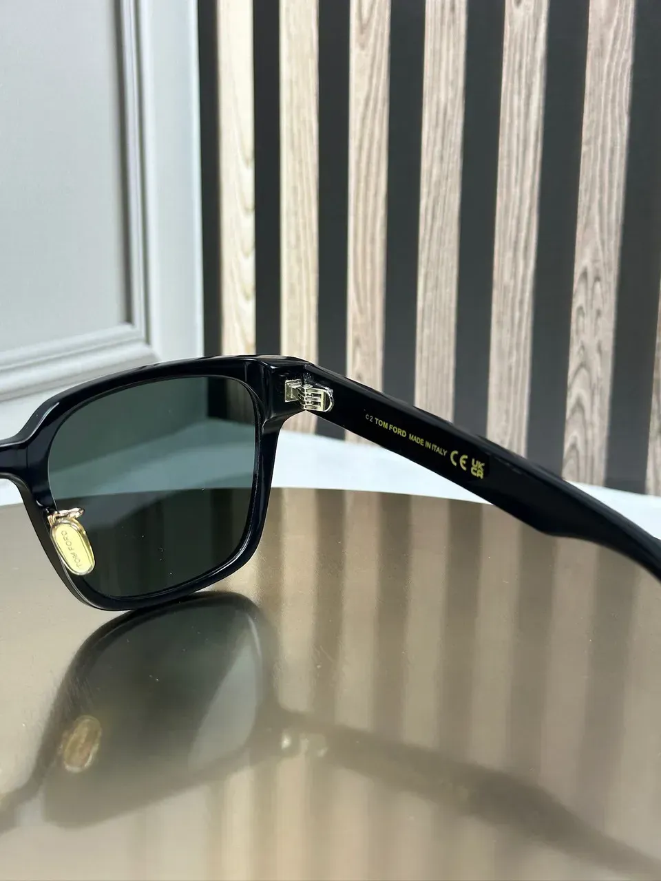 Напис TF TOM FORD MADE IN ITALY CE на дужці оригінальних FT1238