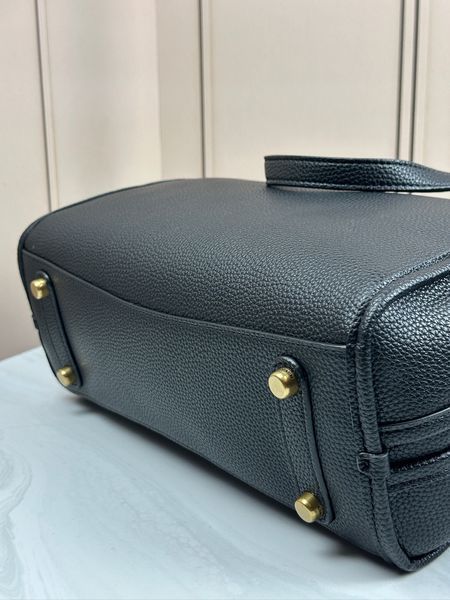 Містка жіноча шкіряна сумка Coach Willow Shoulder Bag з двома ремінцями Чорна