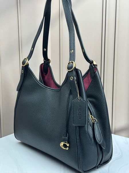 Вместительная женская кожаная сумка Coach Willow Shoulder Bag с двумя ремешками Черная