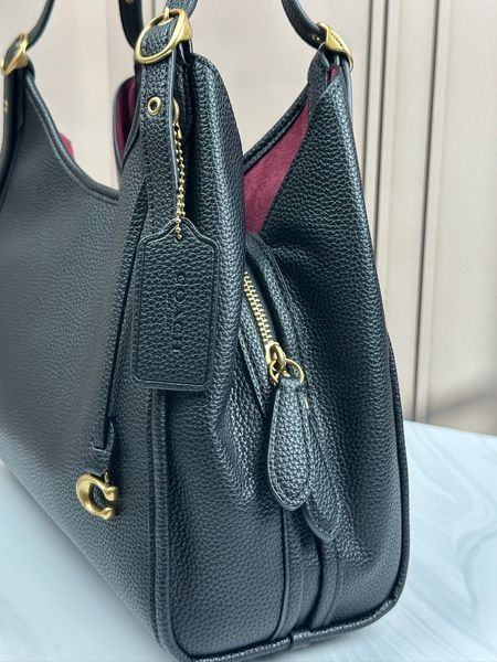 Вместительная женская кожаная сумка Coach Willow Shoulder Bag с двумя ремешками Черная