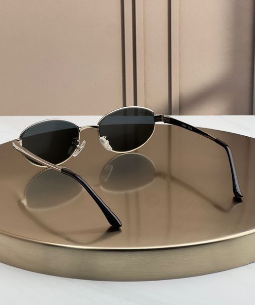 Сонцезахисні окуляри Ray-Ban RB3774D срібло сіро-зелена лінза овальні унісекс