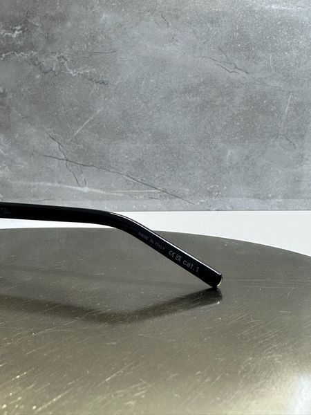 Сонцезахисні окуляри Saint Laurent SL 557 Shade Black Force140 фото