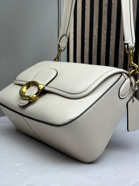 Жіноча сумка шкіряна Coach Soft Tabby Shoulder Bag молочна