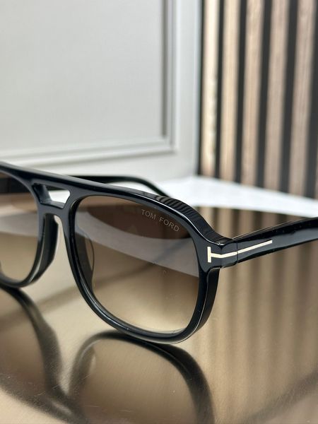 Солнцезащитные очки Tom Ford FT1022 Rosco черные авиатор, коричневая градиент-линза, двойной мист, унисекс