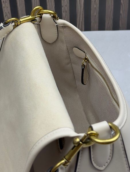 Жіноча сумка шкіряна Coach Soft Tabby Shoulder Bag молочна