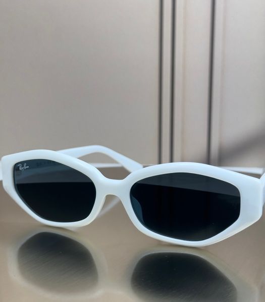 Сонцезахисні окуляри Ray-Ban RB4473 білі, темна сіро-чорна лінза, жіночі, унісекс