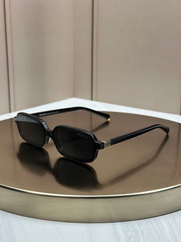 Солнцезащитные очки Miu Miu SMU 11ZS черные прямоугольные узкие ацетатные, серая линза, женские