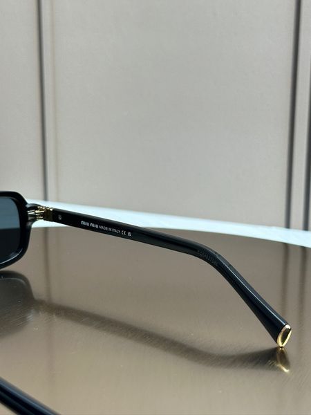 Сонцезахисні окуляри Miu Miu SMU 11ZS чорні прямокутні ацетат жіночі