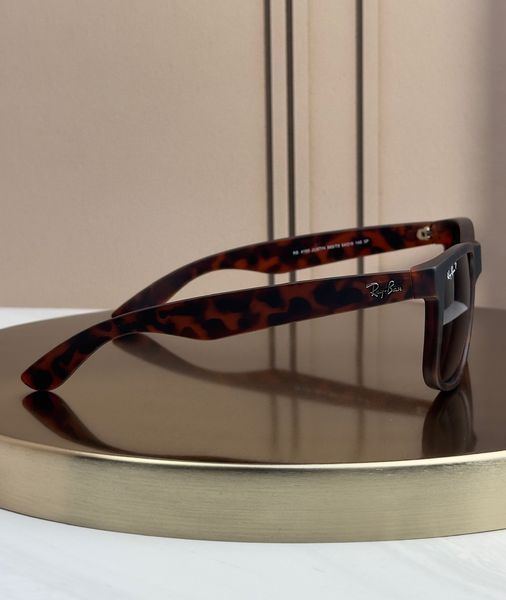 Солнцезащитные очки Ray-Ban Justin RB4165 гаваневая матовая, коричневая градиентная линза, поляризованные, унисекс