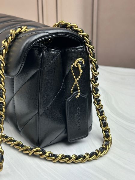 Жіноча сумка Coach Tabby 26 чорна стьобана на ланцюжку