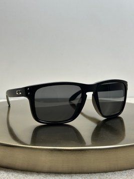 Сонцезахисні окуляри Oakley Holbrook OO9102-F5 матові чорні лінза Prizm Grey чоловічі