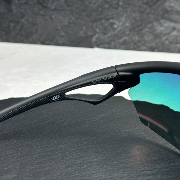 Солнцезащитные очки Oakley Sphaera OO9403 Matte Black/Prizm Ruby