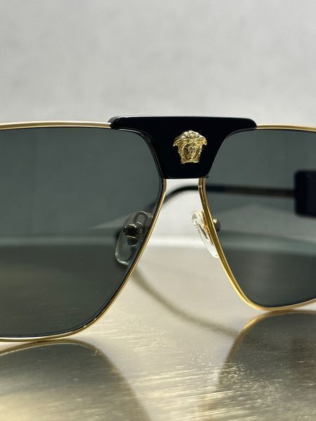 Сонцезахисні окуляри Versace VE2251 100287 золоті чорні сіра лінза жіночі
