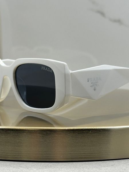 Сонцезахисні окуляри Prada PR 17W-F Symbole білі сіра лінза жіночі