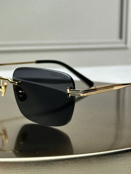 Сонцезахисні окуляри Tom Ford FT1354 золоті безоправні прямокутні унісекс