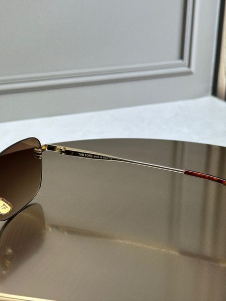 Сонцезахисні окуляри Tom Ford FT1354 золоті безоправні прямокутні унісекс