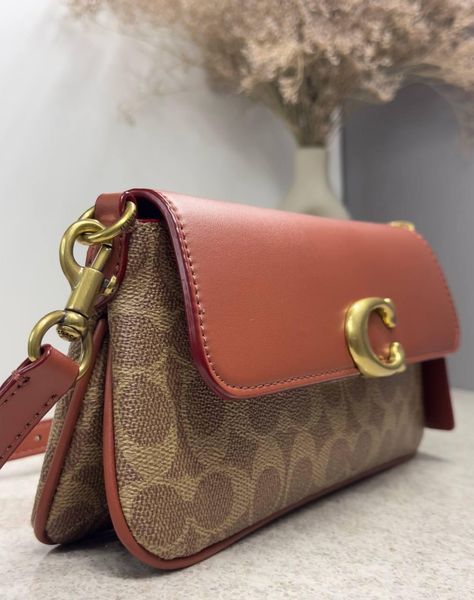 Жіноча сумка Coach Jet Shoulder Bag In Signature Canvas Tan Caramel