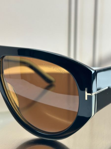 Солнцезащитные очки Tom Ford FT1044 черные оверсайз авиатор янтарная линза унисекс