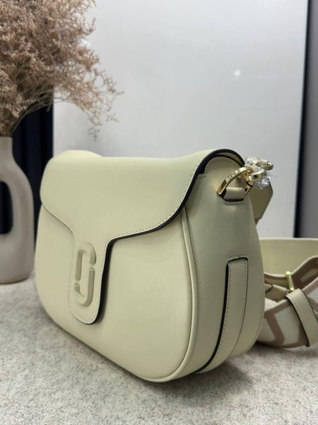 Жіноча шкіряна сумка кросбоді MARC JACOBS Covered J Marc Large Saddle бежева