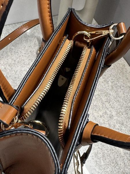 Жіноча сумка кросбоді MICHAEL KORS Mercer Extra-Small коричнева Force103 фото