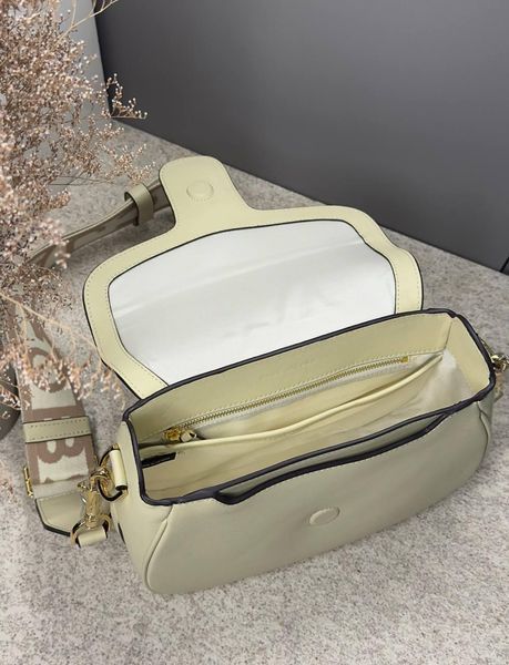 Жіноча шкіряна сумка кросбоді MARC JACOBS Covered J Marc Large Saddle бежева