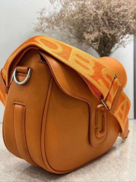 Жіноча шкіряна сумка кросбоді MARC JACOBS Covered J Marc Large Saddle помаранчева