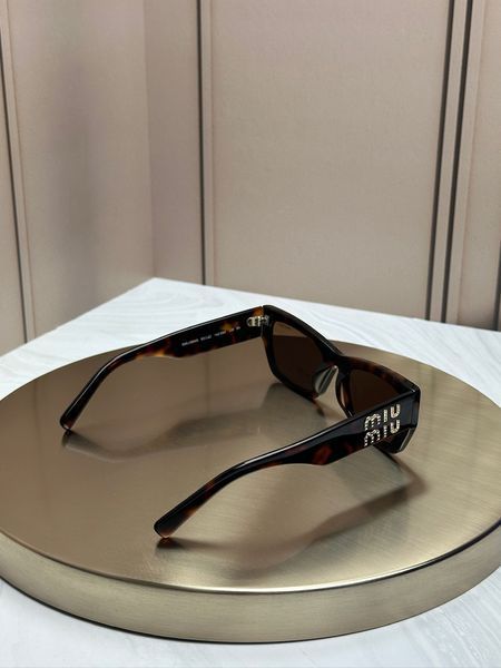Сонцезахисні окуляри Miu Miu SMU 09WS черепахові прямокутні ацетат жіночі