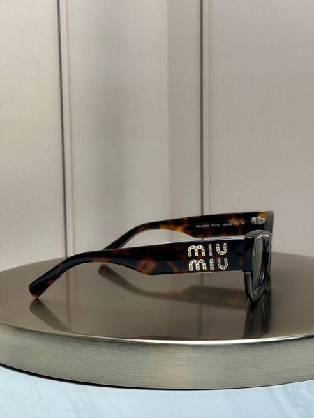Сонцезахисні окуляри Miu Miu SMU 09WS черепахові прямокутні ацетат жіночі
