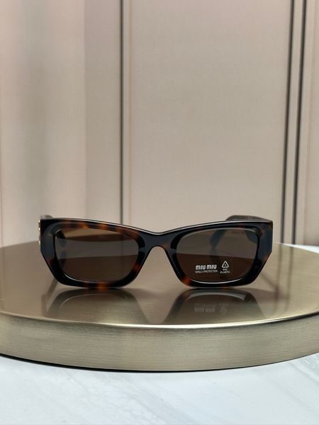 Солнцезащитные очки Miu Miu SMU 09WS черепаховые прямоугольные с золотым логотипом, коричневая линза, женские