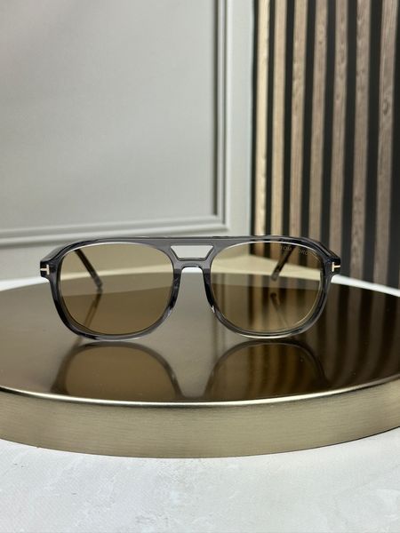 Сонцезахисні окуляри Tom Ford FT1022 сірі прозорі авіатор, коричнева лінза, подвійний міст, унісекс, оригінал TMF48338 фото