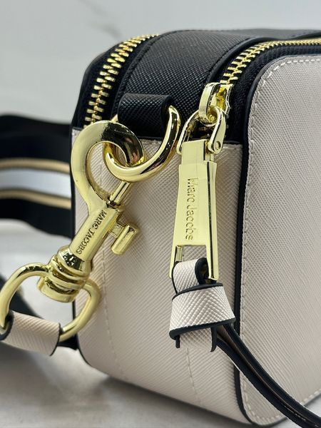 Женская сумка MARC JACOBS Snapshot через плечо белая