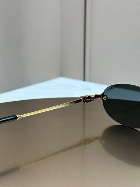 Солнцезащитные очки Miu Miu SMUA54 золотые овальные безободковые металлические, черная линза, женские
