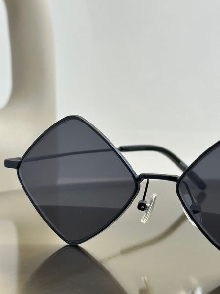Сонцезахисні окуляри Saint Laurent SL 302 Lisa чорні ромбоподібні металеві унісекс
