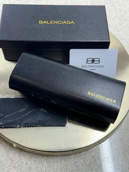 Сонцезахисні окуляри Balenciaga BB0003S 001 &mdash; чорна спортивна маска, лінза з логотипом, унісекс, оригінал BB39489 фото