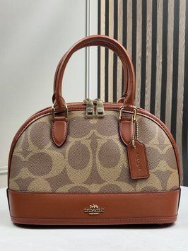 Жіноча сумка-кросбоді Coach Sabrina 25 коричнева карамель, екошкіра