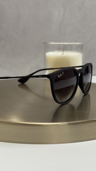 Сонцезахисні окуляри Ray-Ban Erika RB4171 чорні сіра лінза поляризовані жіночі