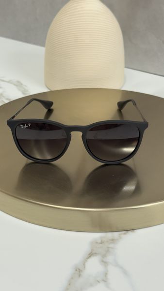 Сонцезахисні окуляри Ray-Ban Erika RB4171 чорні сіра лінза поляризовані жіночі